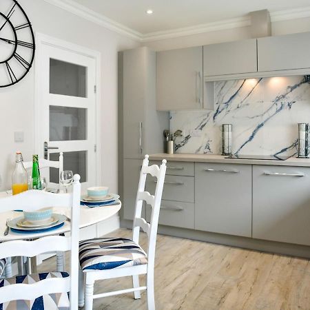Pass The Keys Newly Refurbished Modern Bungalow - Pets Welcome Villa Swansea Exteriör bild