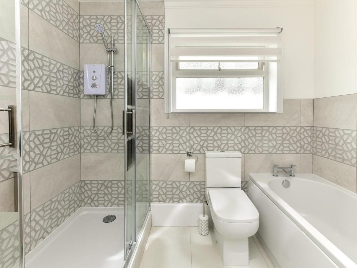 Pass The Keys Newly Refurbished Modern Bungalow - Pets Welcome Villa Swansea Exteriör bild
