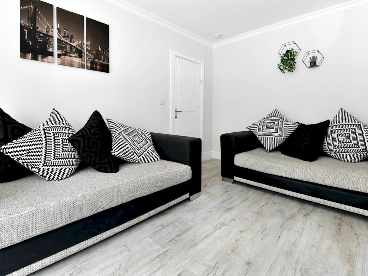 Pass The Keys Newly Refurbished Modern Bungalow - Pets Welcome Villa Swansea Exteriör bild
