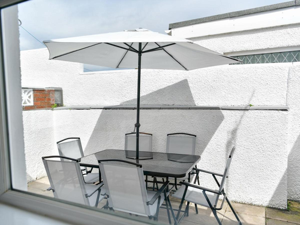 Pass The Keys Newly Refurbished Modern Bungalow - Pets Welcome Villa Swansea Exteriör bild