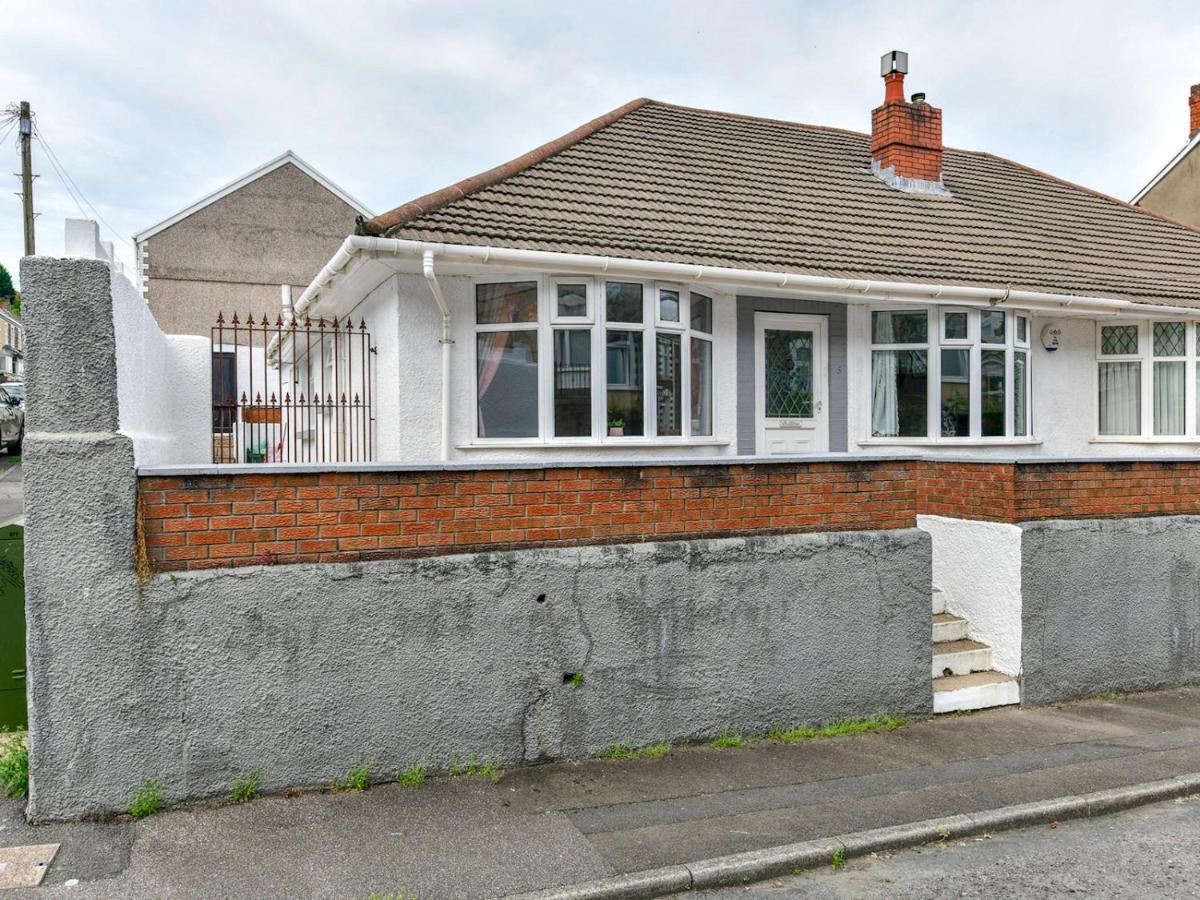 Pass The Keys Newly Refurbished Modern Bungalow - Pets Welcome Villa Swansea Exteriör bild